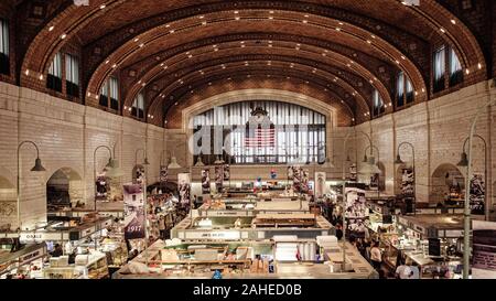 Image intérieur de Côté Ouest historique dans le marché du quartier de la ville de l'Ohio de Cleveland, Ohio Banque D'Images
