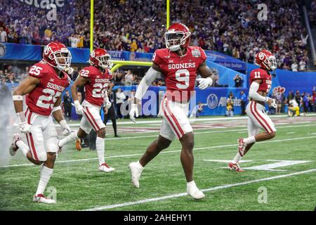 Atlanta, Géorgie. 28 Dec, 2019. Kenneth Murray de l'Oklahoma (9) avant l'Chick-Fil-A Peach Bowl - une demi-finale des séries éliminatoires de football collégial Nationall - avec l'Oklahoma Sooners et les Tigres de LSU, jouée au stade de benz de Mercedes à Atlanta, Géorgie. Cecil Copeland/CSM/Alamy Live News Banque D'Images