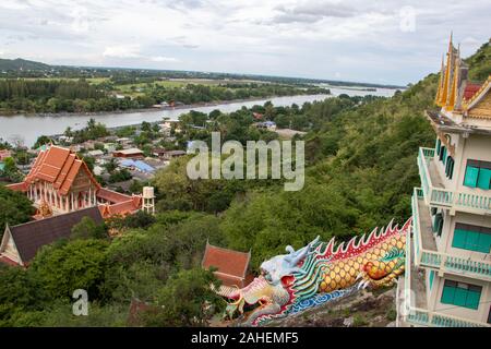 Wat Ban Tham ou le dragon temple à Kanchanaburi, Thaïlande Banque D'Images