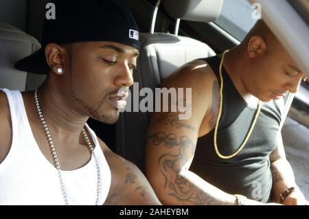 (L-R) Chanteur / acteur William Raymond Norwood Jr. alias Ray J et le rappeur 40 Glocc sur l'ensemble de 40 Glocc avec Ray J 'Damn' musique vidéo à Los Angeles, Californie. Banque D'Images