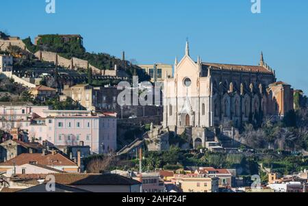 Gaeta, l'une des villes les plus spectaculaires le long de la mer Tyrrhénienne, affiche une étonnante vieille ville médiévale, célèbre de ses églises et de ses fortifications Banque D'Images