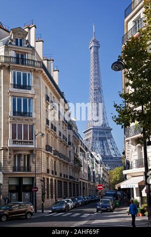 La magnifique Tour Eiffel à Paris, la plus grande attraction touristique de France Banque D'Images