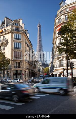 La magnifique Tour Eiffel à Paris, la plus grande attraction touristique de France Banque D'Images