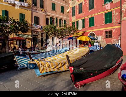 Piazza Guglielmo Marconi, Vernazza, Cinque Terre, UNESCO World Heritage Site, ligurie, italie Banque D'Images