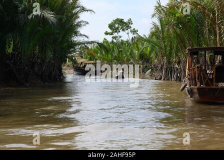 Delta du Mekong, Vietnam du Sud, célèbre pour ses marchés flottants Banque D'Images