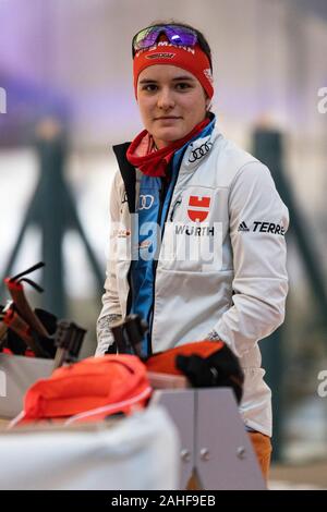 Sur la photo : Sabrina Braun de Allemagne. Première mondiale de la compétition junior de l'équipe Talents Défi (TTC) pendant le Biathlon auf Schalke. Banque D'Images