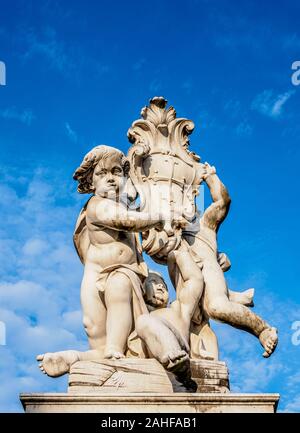 La sculpture à la Fontaine de Putti, Piazza dei Miracoli, Pisa, Toscane, Italie Banque D'Images