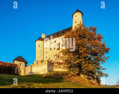 Szczecin Château Royal au lever du soleil, d'un sentier de l'Eagles' Nids, Krakow-Czestochowa ou montagne jurassique polonais Highland, Voïvodie de Silésie, Pologne Banque D'Images