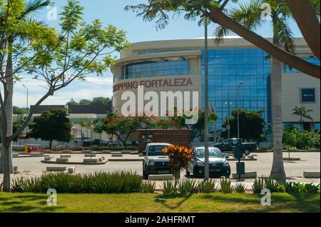 Luanda, Angola - 15 décembre 2019: Vue sur le nouveau centre commercial Fortaleza à Luanda. Illustration éditoriale Banque D'Images