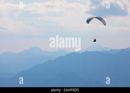 Parapente à Monte Baldo, dans le nord de l'Italie Banque D'Images