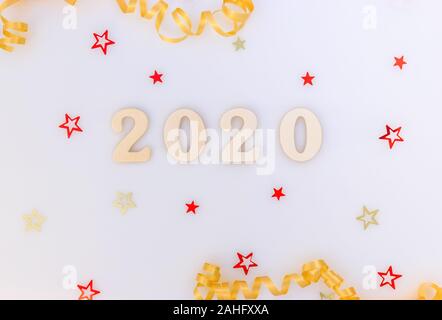 Arrière-plan de la nouvelle année. Les numéros de 2020 et des décorations en bois. Banque D'Images