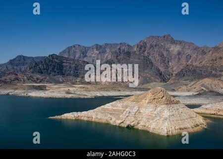 Dans l'île de Wadi Dayqah Moun tain lake Banque D'Images