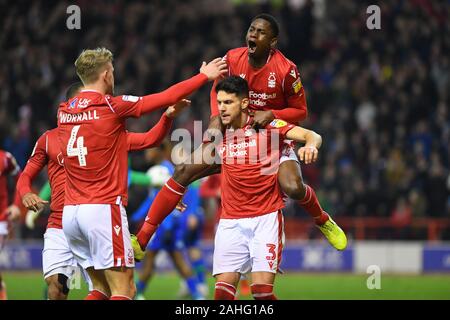 Nottingham, Royaume-Uni. Dec 29, 2019. Les Rouges célébrer après Tobias Figueiredo (3) La forêt de Nottingham a marqué un but pour le rendre 1-0 lors du match de championnat Sky Bet entre Nottingham Forest et Wigan Athletic au City Ground de Nottingham, le dimanche 29 décembre 2019. (Crédit : Jon Hobley | MI News) photographie peut uniquement être utilisé pour les journaux et/ou magazines fins éditoriales, licence requise pour l'usage commercial Crédit : MI News & Sport /Alamy Live News Banque D'Images