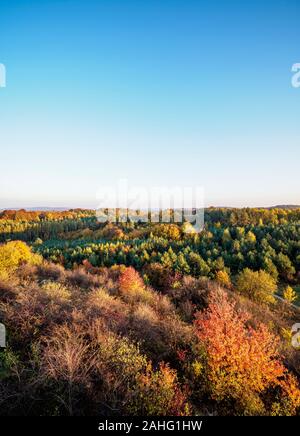 Paysage vu de Okiennik Wielki, Window Rock, Piaseczno, Krakow-Czestochowa ou montagne jurassique polonais Highland, Voïvodie de Silésie, Pologne Banque D'Images