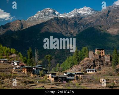 Drukgyel Dzong - un ancien monastère bouddhiste dans le haut Himalaya, près de Paro dans le Royaume du Bhoutan. Banque D'Images