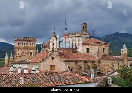 Monastère de Santa María de Guadalupe dans la ville de Guadalupe, Estrémadure, Espagne Banque D'Images