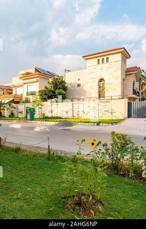 Islamabad Villa Résidentiel Domaine de gens riches, vue à couper le souffle pittoresque au ciel bleu ensoleillé Jour Banque D'Images