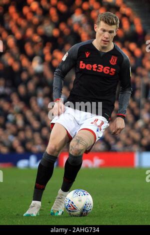 Londres, Royaume-Uni. Dec 29, 2019. James McLean de Stoke City en action. Match de championnat Skybet EFL, Fulham v Stoke City à Craven Cottage, à Londres, le dimanche 29 décembre 2019. Cette image ne peut être utilisé qu'à des fins rédactionnelles. Usage éditorial uniquement, licence requise pour un usage commercial. Aucune utilisation de pari, de jeux ou d'un seul club/ligue/dvd publications. pic par Steffan Bowen/Andrew Orchard la photographie de sport/Alamy live news Crédit : Andrew Orchard la photographie de sport/Alamy Live News Banque D'Images