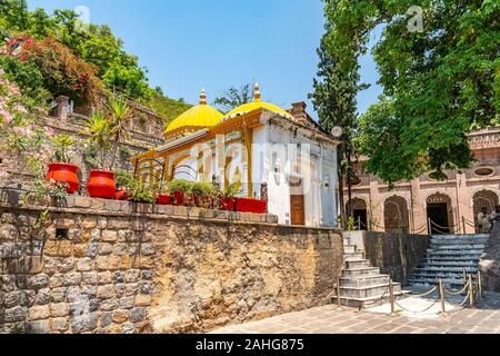 Islamabad Saidpur Vue pittoresque village historique de Temple complexe sur un ciel bleu ensoleillé Jour Banque D'Images