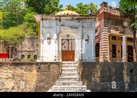 Islamabad Saidpur Vue pittoresque village historique de Temple complexe sur un ciel bleu ensoleillé Jour Banque D'Images