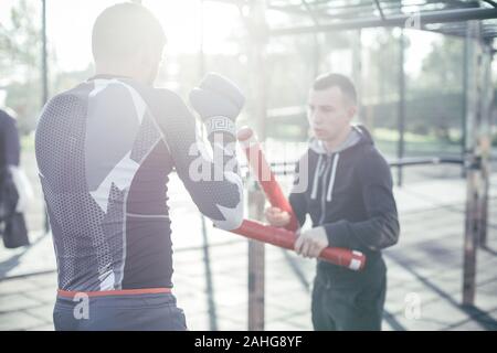 Taille de sportif professionnel ayant l'entraînement en plein air Banque D'Images