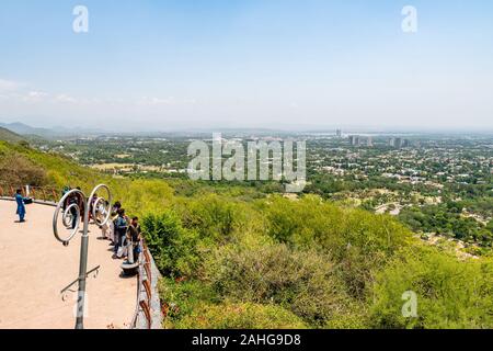 Islamabad Daman-e-Koh Park vue à couper le souffle du paysage urbain pittoresque sur un ciel bleu ensoleillé Jour Banque D'Images