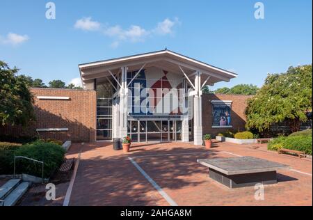 Williamsburg, VA - 3 septembre 2019 : entrée de la moderne du centre des visiteurs à Colonial Williamsburg Banque D'Images