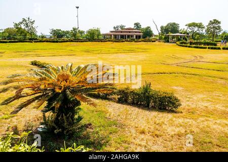 Islamabad, vue sur le lac pittoresque parc vue à couper le souffle de palmier sur un ciel bleu ensoleillé Jour Banque D'Images
