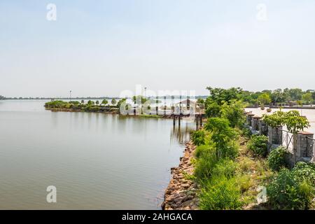 Islamabad, vue sur le lac pittoresque parc vue à couper le souffle du pavillon sur un ciel bleu ensoleillé Jour Banque D'Images