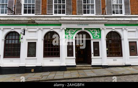 Guildford, Royaume-Uni - 06 novembre 2019 : La façade de la Lloyds Bank branch sur High Street Banque D'Images