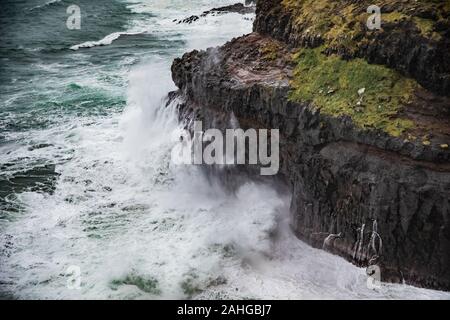 Îles Féroé, très belle vue sur les îles, falaises, Vagar et Gasadalur Mulafossur près de la Cascade Banque D'Images