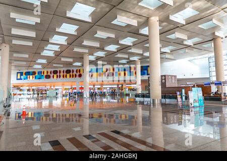 L'Aéroport International d'Islamabad vue à couper le souffle pittoresque de départs nationaux comptoirs d Banque D'Images