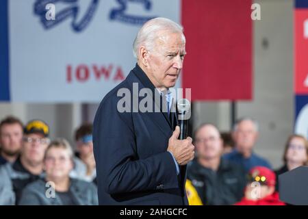 Ancien Vice-président américain Joe Biden la tenue d'une campagne présidentielle rally dans une école secondaire de Washington, Iowa, États-Unis. Banque D'Images