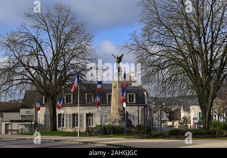 Le monument commémoratif de la Première Guerre mondiale sur le Boulevard Maréchal Foch, Beaune FR Banque D'Images