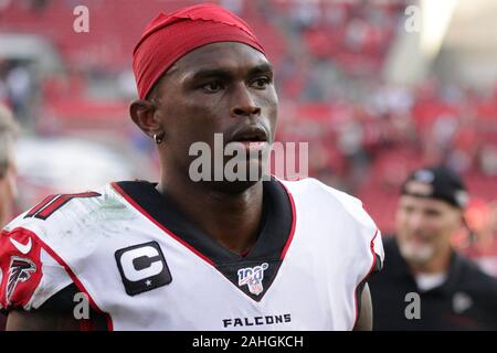 29 décembre 2019 : Atlanta Falcons receveur Julio Jones (11) laisse le champ après la NFL match entre les Falcons d'Atlanta et les Tampa Bay Buccaneers tenue au Raymond James Stadium de Tampa, Floride. Les Falcons d'Atlanta défait les Tampa Bay Buccaneers en prolongation 28-22. Andrew J. Kramer/CSM Banque D'Images