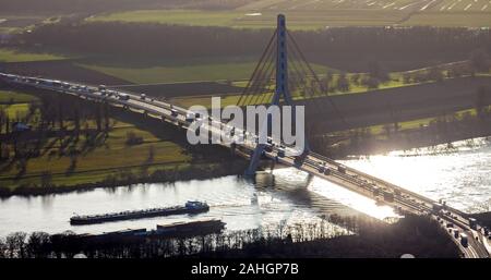 Photo aérienne, Fleher et pont de l'autoroute A46, du Rhin, Düsseldorf, Rhénanie, Hesse, Allemagne, autoroute, autoroute A46, autoroute br Banque D'Images