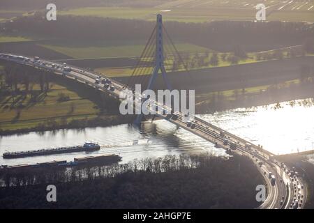 Photo aérienne, Fleher et pont de l'autoroute A46, du Rhin, Düsseldorf, Rhénanie, Hesse, Allemagne, autoroute, autoroute A46, autoroute br Banque D'Images