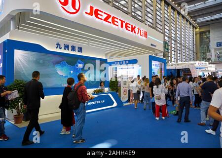 SHENZHEN, CHINE - circa 2019, novembre : Jezetek stand au Salon chinois des technologies de 2019 à Shenzhen Convention & Exhibition Centre. Banque D'Images