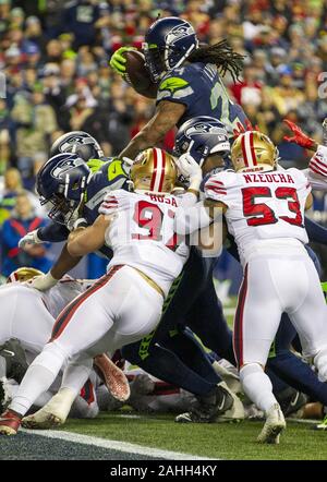 Seattle, États-Unis. Dec 30, 2019. Seattle Seahawks running back Marshawn Lynch (24) a obtenu plus haut score pour un cour but contre les San Francisco 49ers au cours du quatrième trimestre à CenturyLink Field le Dimanche, Décembre 29, 2019 à Seattle, Washington. Les 49ers a battu les Seahawks 26-21. Photo par Jim Bryant/UPI UPI : Crédit/Alamy Live News Banque D'Images