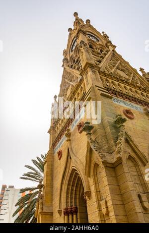 Karachi Merewether Clock Tower vue à couper le souffle pittoresque à Jinnah Road sur un ciel nuageux Jour Banque D'Images