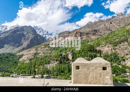 Karimabad Altit fort pittoresque à couper le souffle sur la Forteresse exposée sur un ciel bleu ensoleillé Jour Banque D'Images