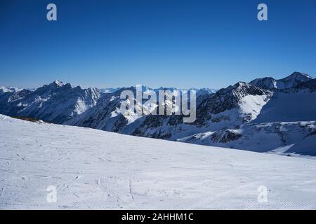 Stubaier gletscher, Autriche - 17 février 2019 - dans le plus grand domaine skiable de glacier d'Autriche sports d'hiver. Endroit parfait pour toutes les activités d'hiver Banque D'Images