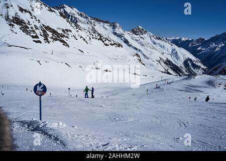 Stubaier gletscher, Autriche - 17 février 2019 - Dans le plus grand domaine skiable sur glacier sports d'hiver. Endroit idéal pour toutes les activités hivernales. Banque D'Images