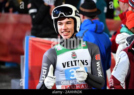 Oberstdorf, en Allemagne. Dec 29, 2019. Luca ROTH (GER), Thumbs up, geste, action, seule image, couper seul motif, la moitié de la figure, la moitié figure le saut à ski, le 68ème Tournoi International de 4 Hills 2019-2020. Concours d'ouverture à Oberstdorf, AUDI ARENA le 29 décembre 2019. Utilisation dans le monde entier | Credit : dpa/Alamy Live News Banque D'Images