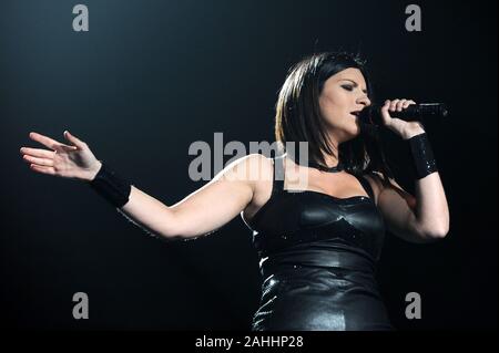 Assago Milano, Italie 14/04/2009 : Laura Pausini pendant le concert au Forum d'Assago Banque D'Images