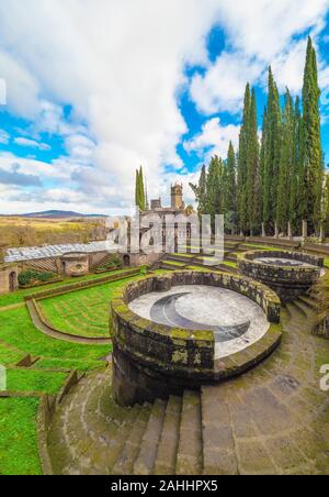 Scarzuola di Montegiove (Ombrie, Italie) - Un ancien sanctuaire catholique dans le pays d''Ombrie, à l'intérieur qui est l'idéal de la ville ésotérique Banque D'Images