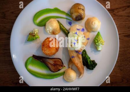 Le dîner préparé par le Chef William Hellgren au fabuleux restaurant Backpocket dans l''hôtel Nestor dans l'île de Korppoo Korpo ou côte-ouest, Korpostrom Banque D'Images