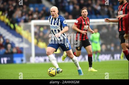 Aaron Mooy de Brighton à l'occasion du match de la Premier League entre Brighton et Hove Albion et AFC Bournemouth au stade Amex Brighton, Royaume-Uni - 28th décembre 2019 - photo Simon Dack/Telephoto Images. usage ménager uniquement. Pas de merchandising. Pour les images de football, les restrictions FA et Premier League s'appliquent inc. Aucune utilisation Internet/mobile sans licence FAPL - pour plus de détails, contactez football Dataco Banque D'Images