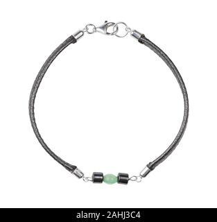 Vue du dessus de la main en cuir et dentelle bracelet jade vert et noir boucle isolé sur fond blanc Banque D'Images