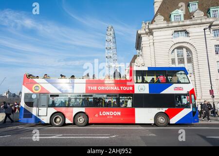 D'un Original Tour Bus sur le pont de Westminster, London, UK Banque D'Images